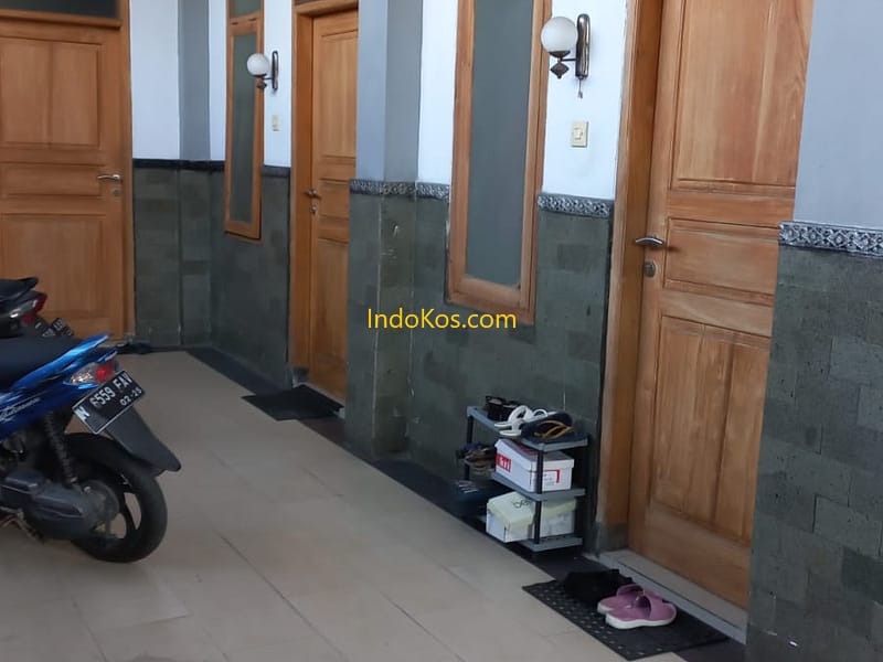 Kost bunga BOUGENVILLE putri /Pasutri